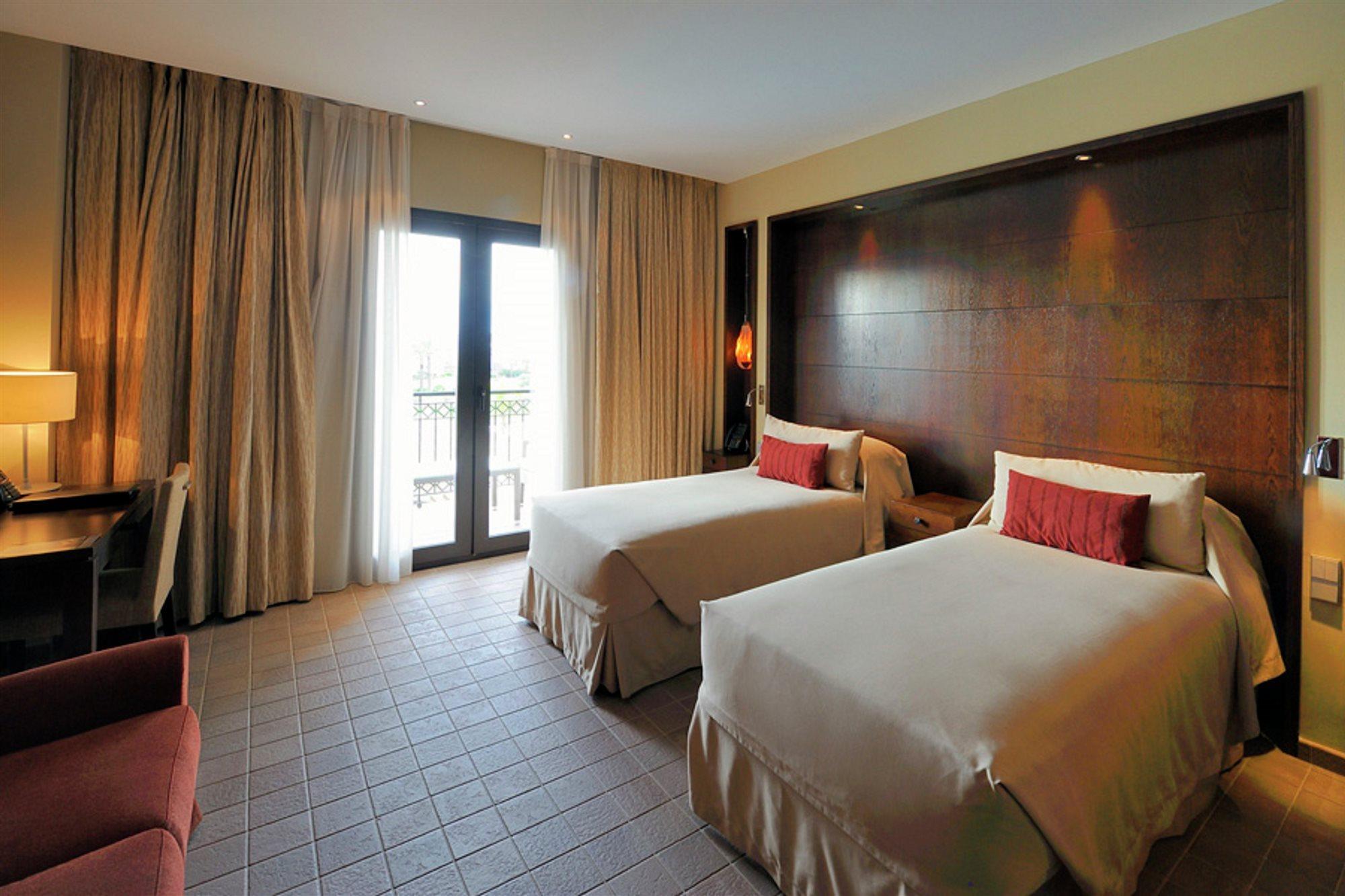 Doubletree By Hilton La Torre Golf Resort Roldan Luaran gambar Deluxe room