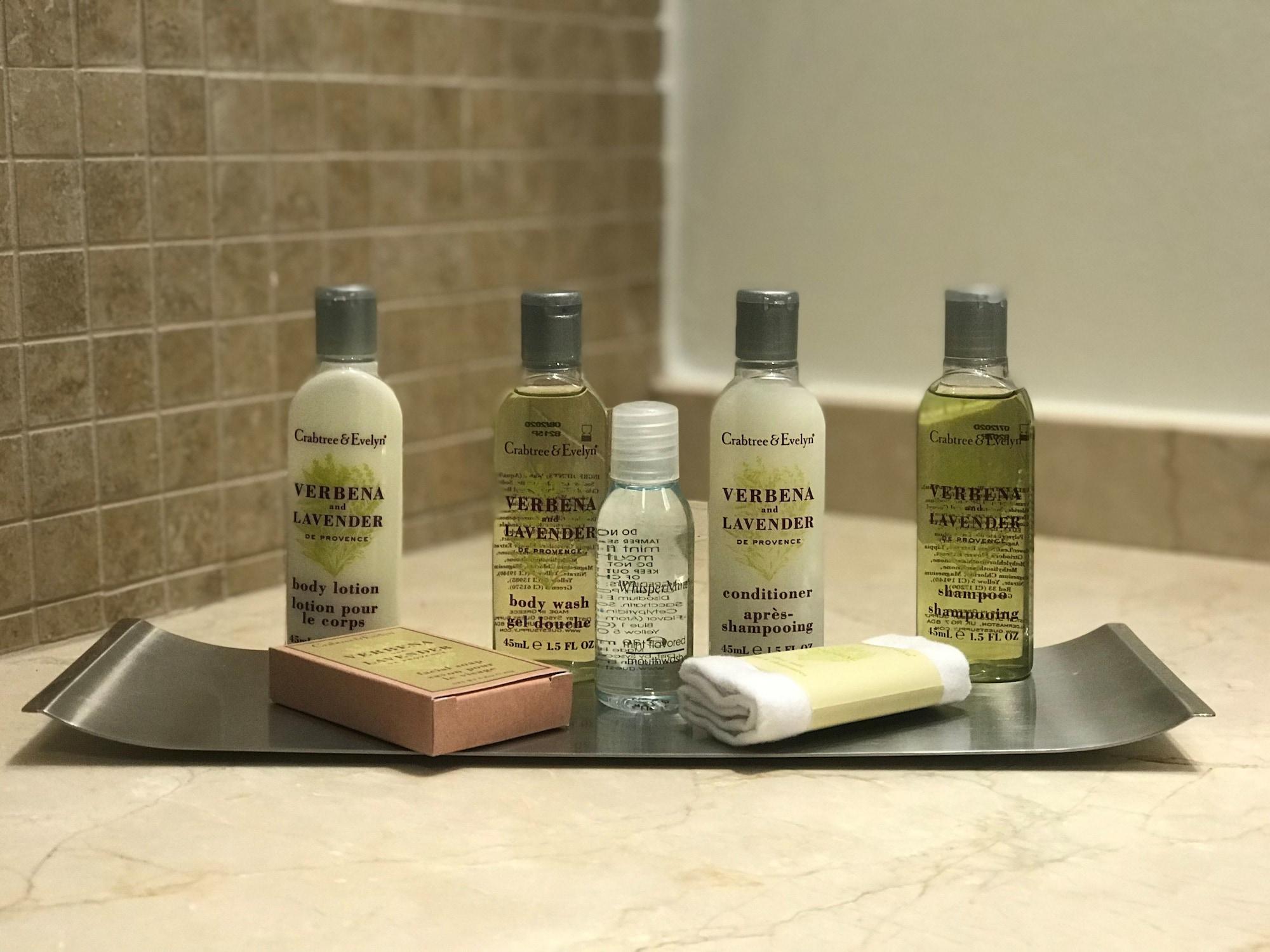 Doubletree By Hilton La Torre Golf Resort Roldan Luaran gambar A selection of toiletries