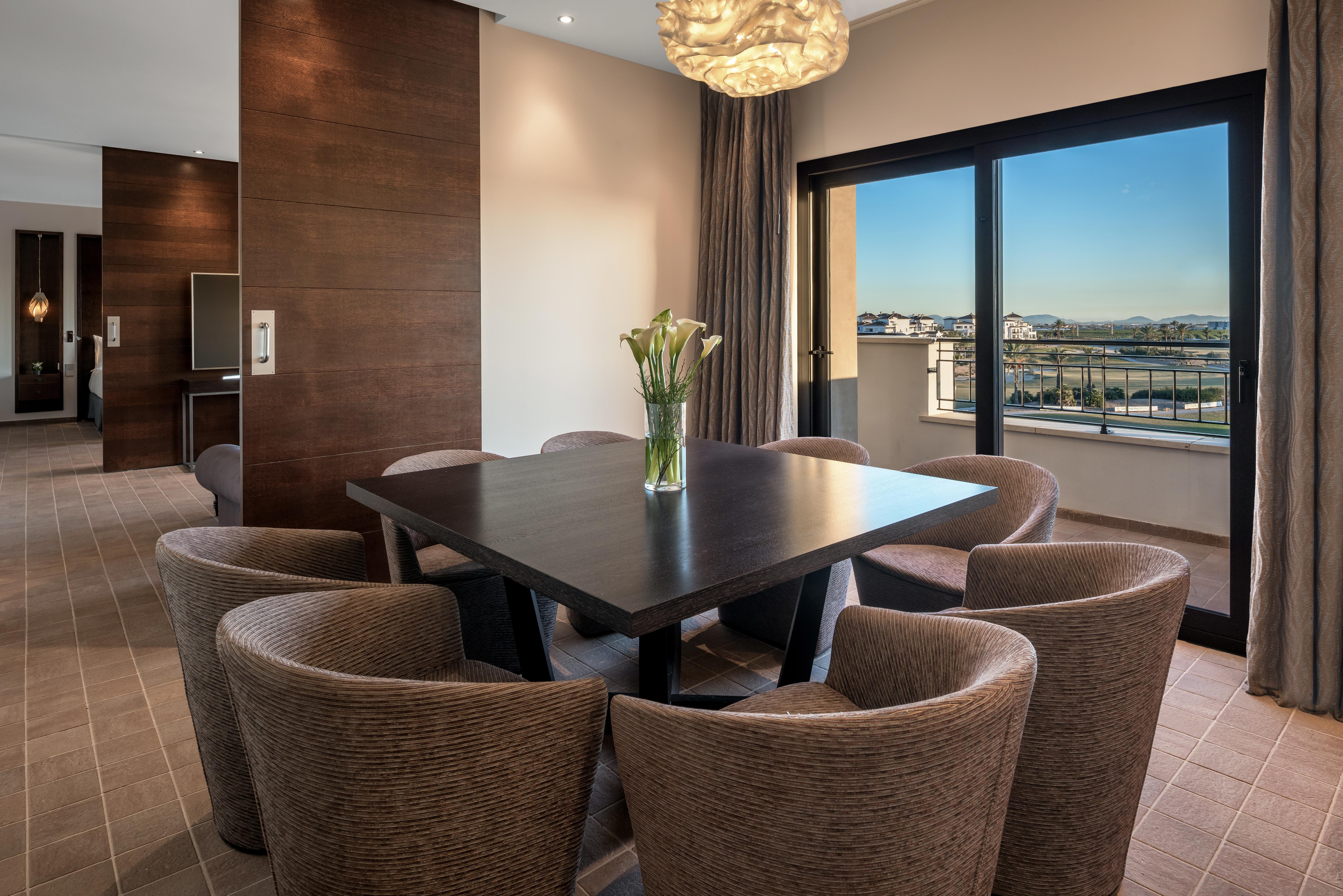 Doubletree By Hilton La Torre Golf Resort Roldan Luaran gambar A suite at the Hilton Athens