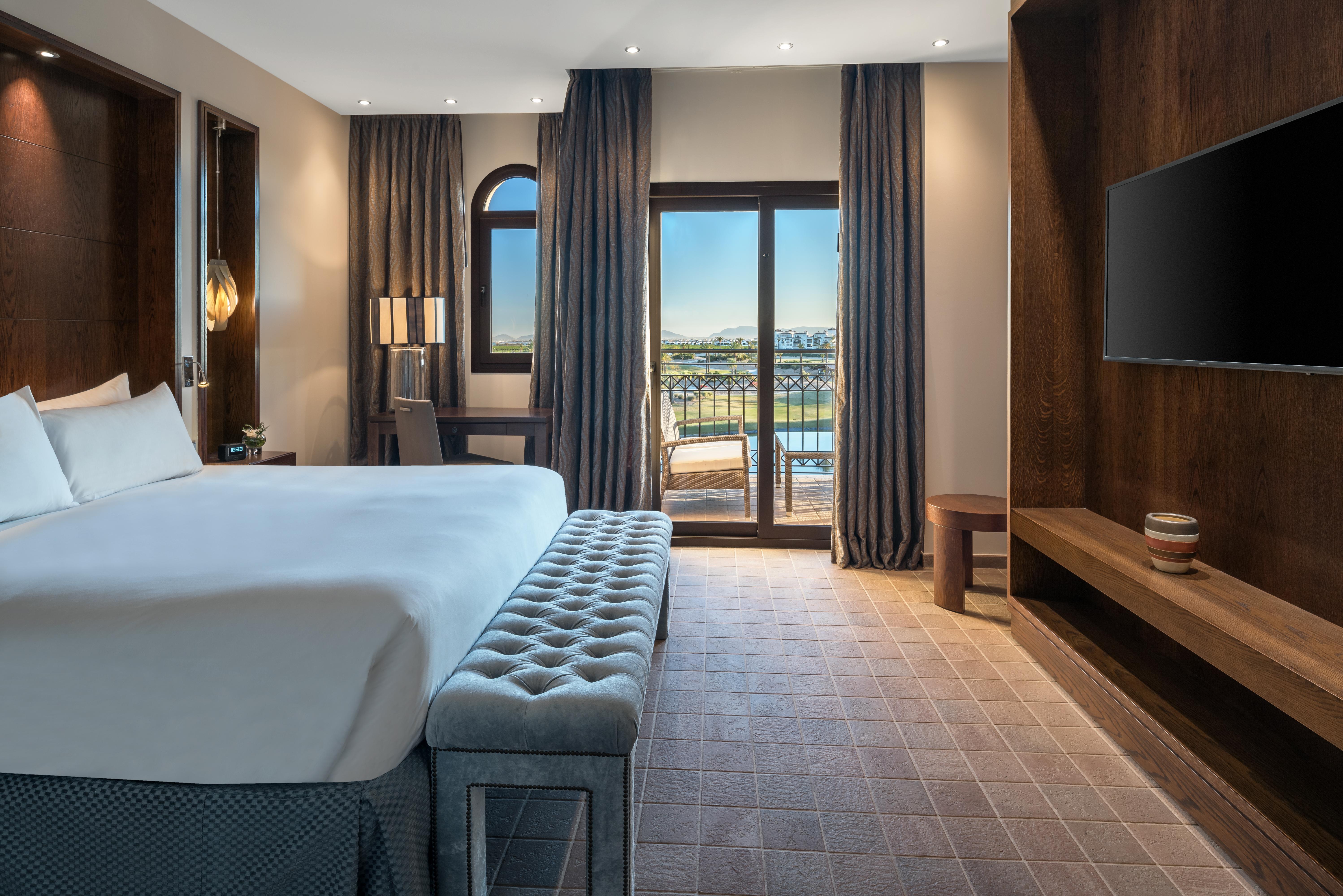 Doubletree By Hilton La Torre Golf Resort Roldan Luaran gambar A guest room at the hotel