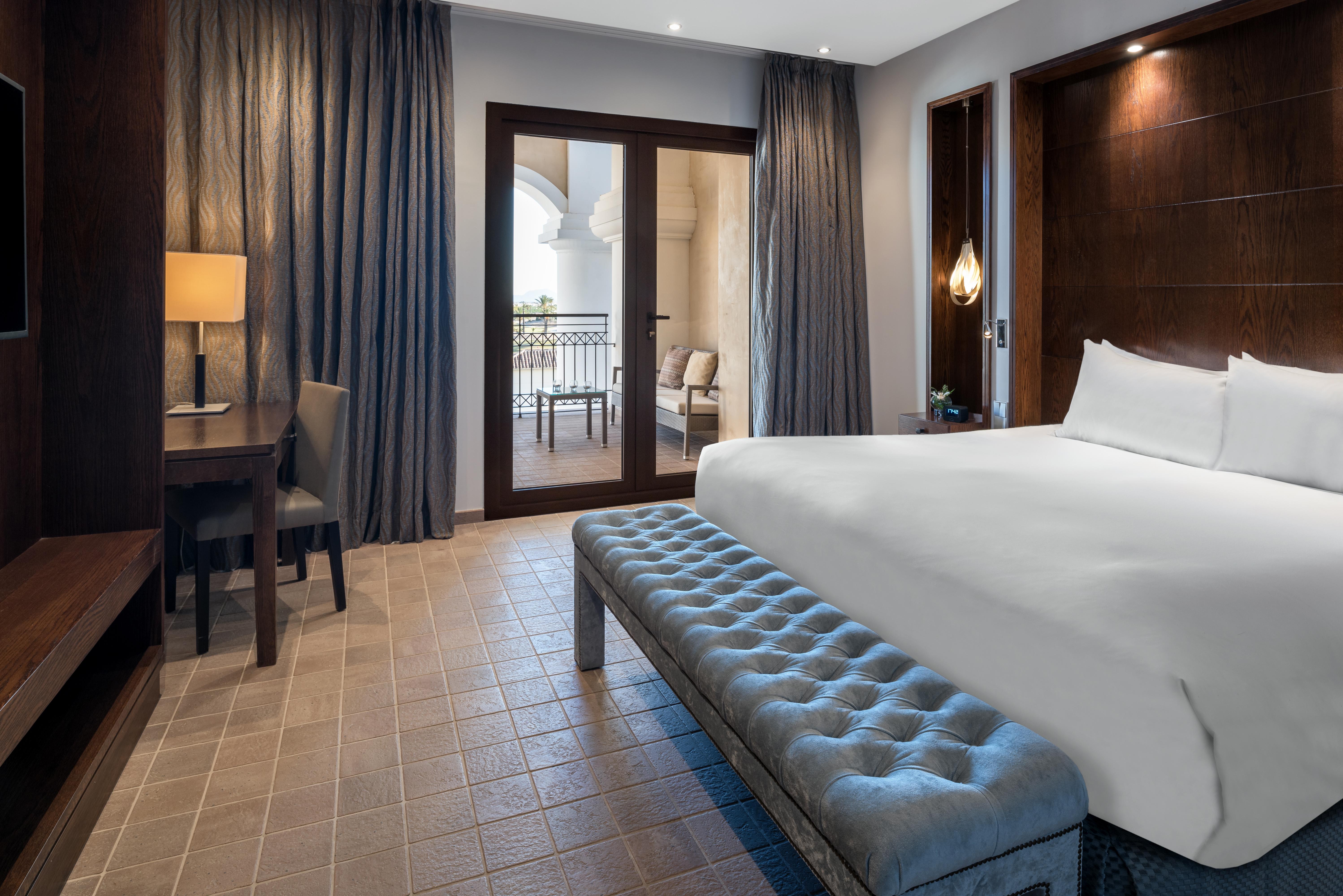 Doubletree By Hilton La Torre Golf Resort Roldan Luaran gambar A guest room at the Four Seasons Hotel