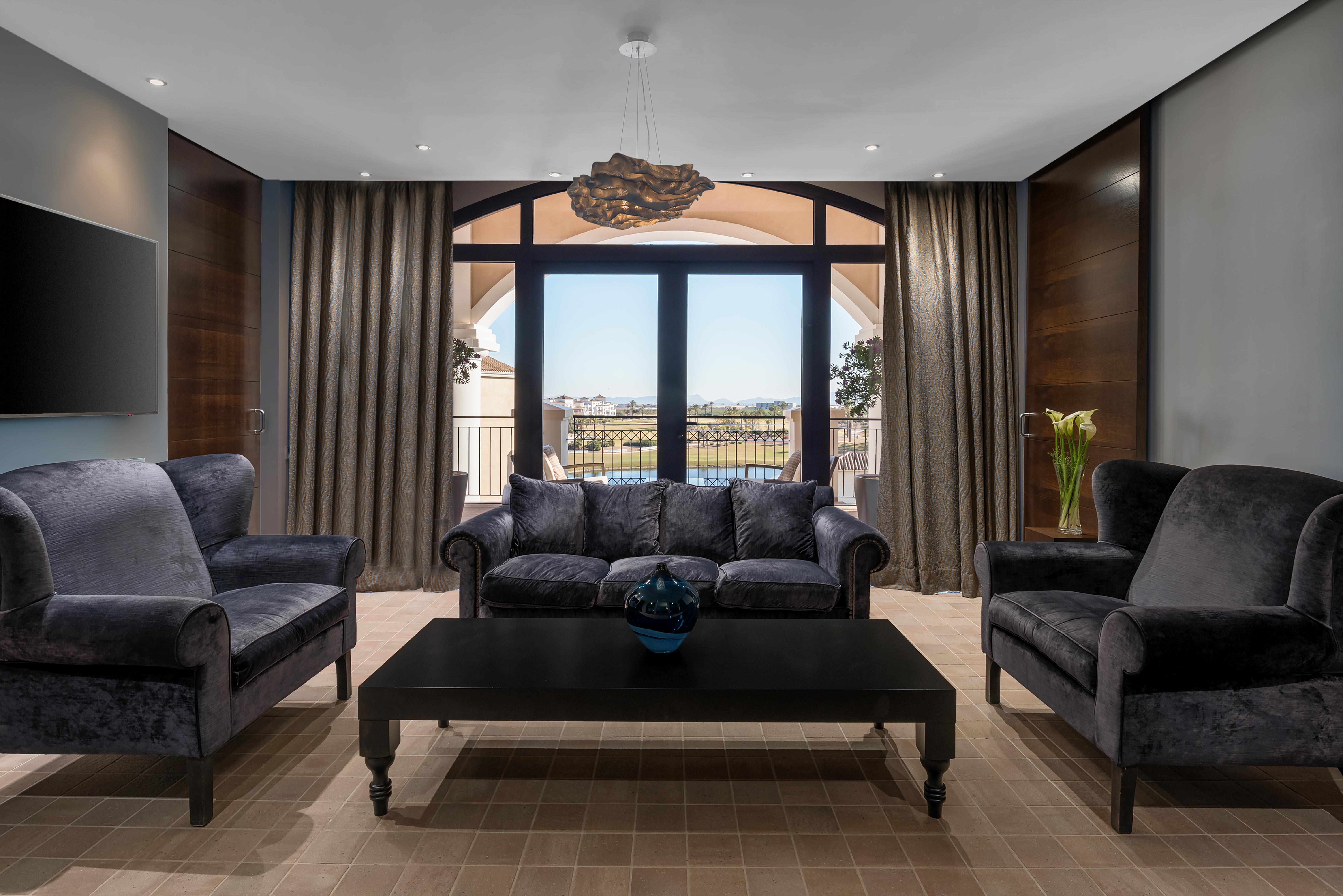 Doubletree By Hilton La Torre Golf Resort Roldan Luaran gambar The interior of the hotel