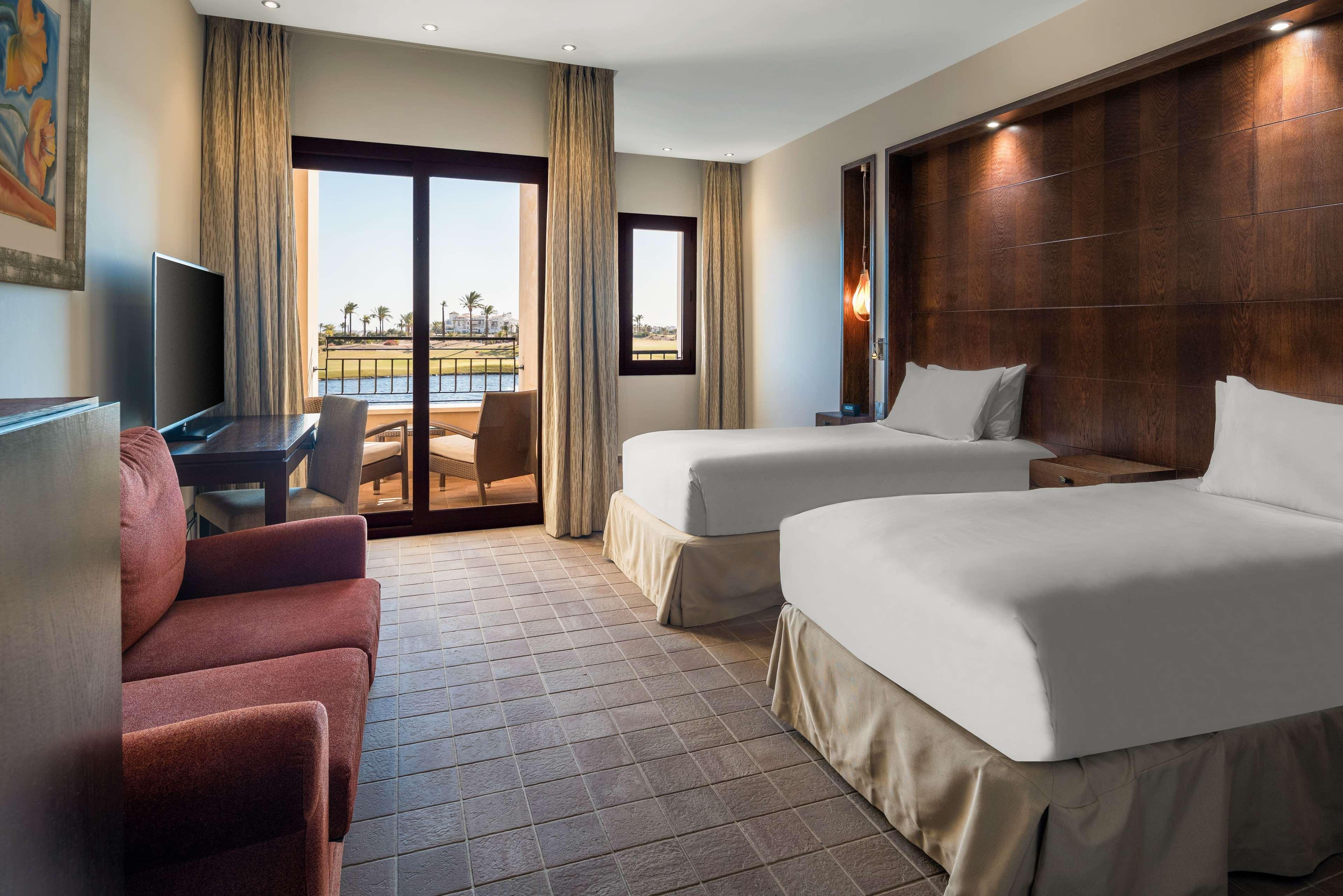 Doubletree By Hilton La Torre Golf Resort Roldan Luaran gambar A guest room at the Hilton San Diego Bayfront