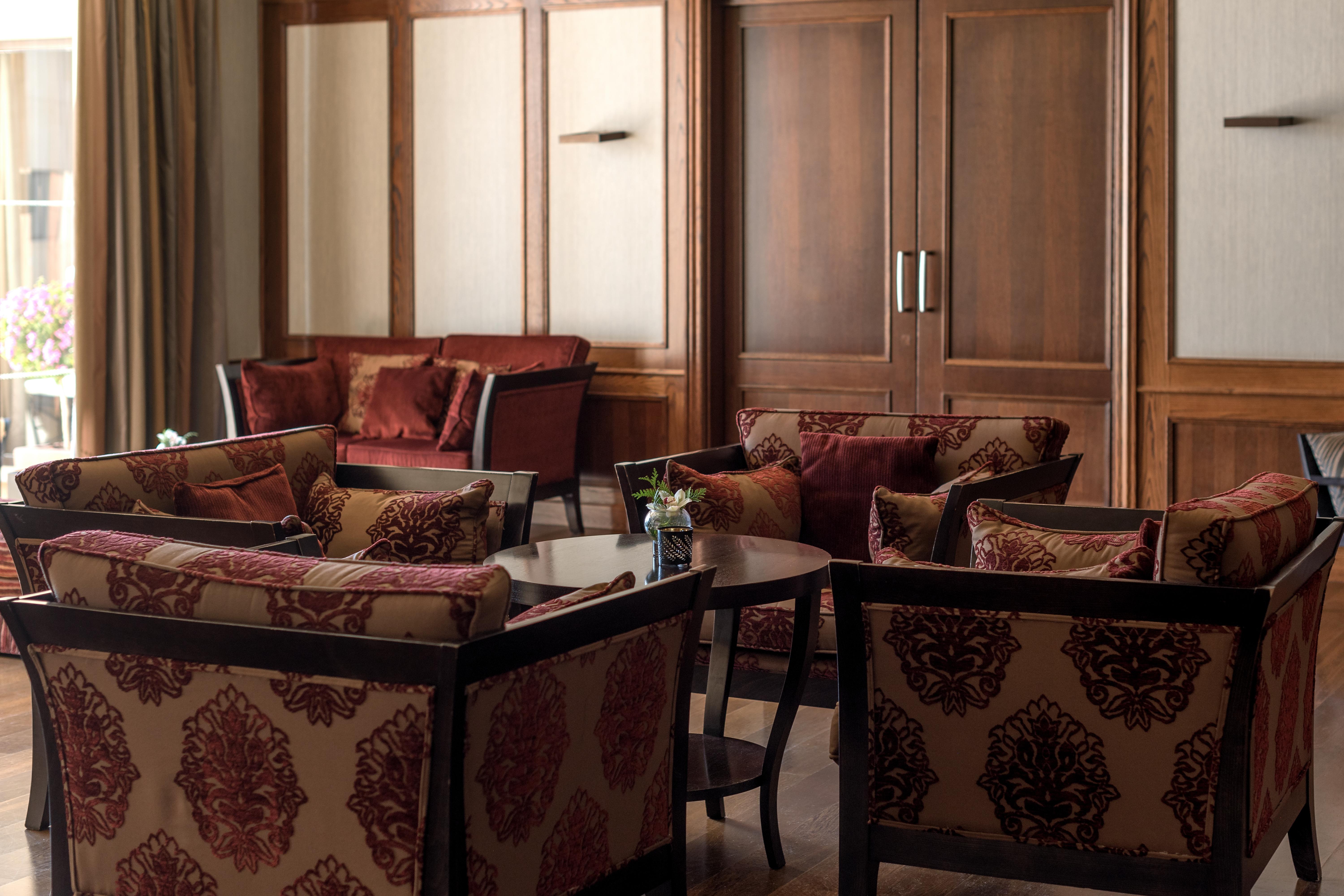Doubletree By Hilton La Torre Golf Resort Roldan Luaran gambar The Library