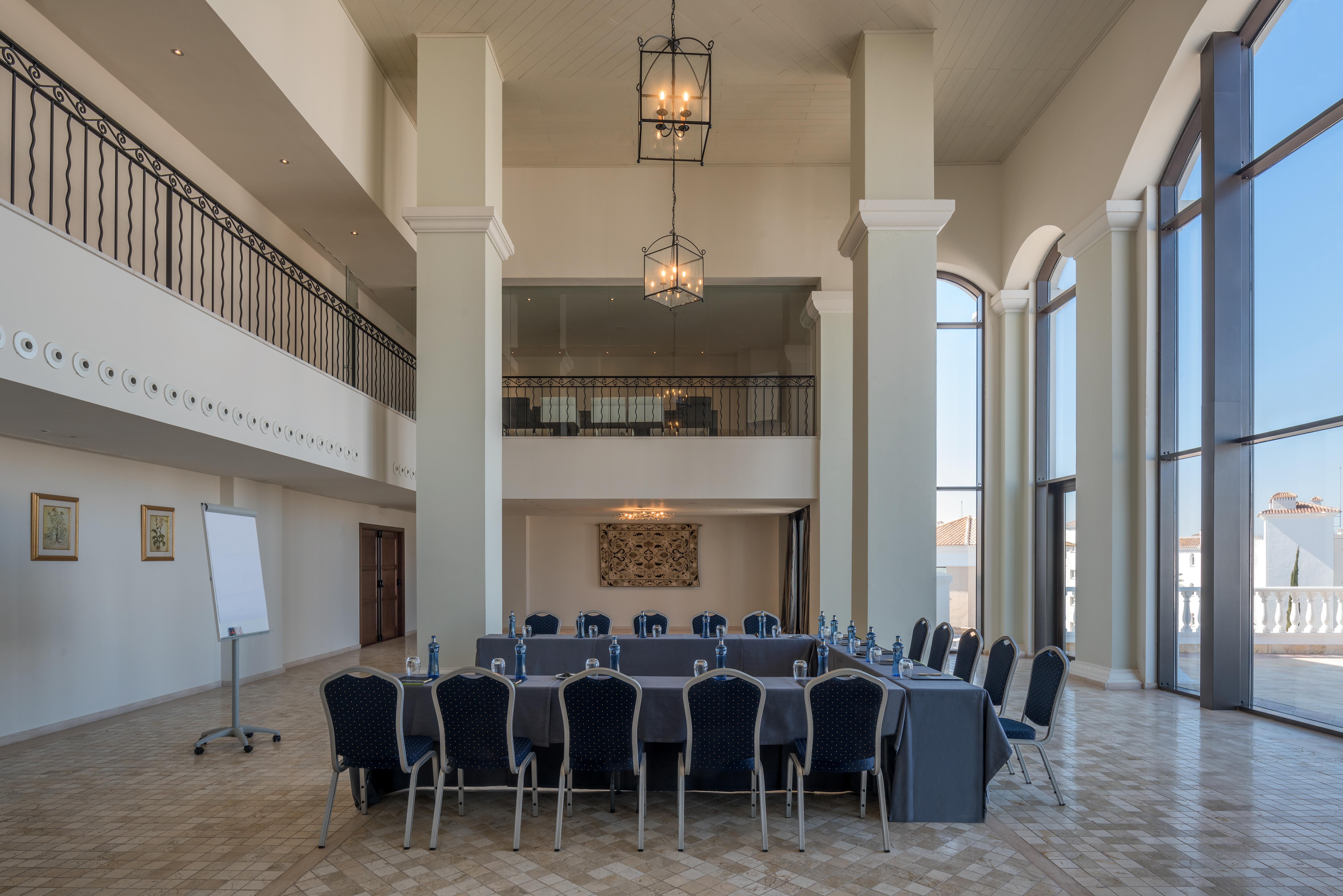 Doubletree By Hilton La Torre Golf Resort Roldan Luaran gambar The interior of the conference hall