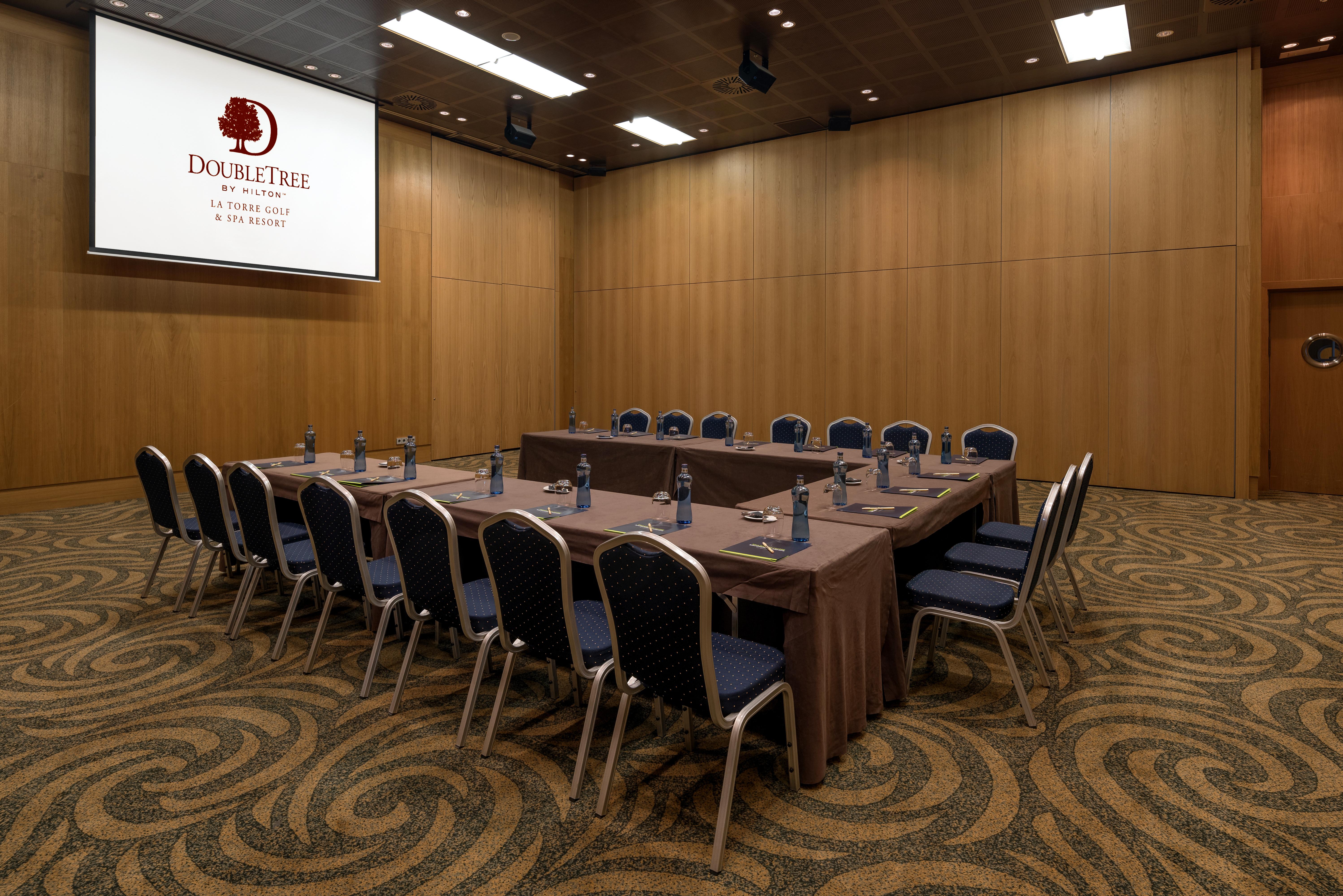 Doubletree By Hilton La Torre Golf Resort Roldan Luaran gambar A meeting room at a hotel