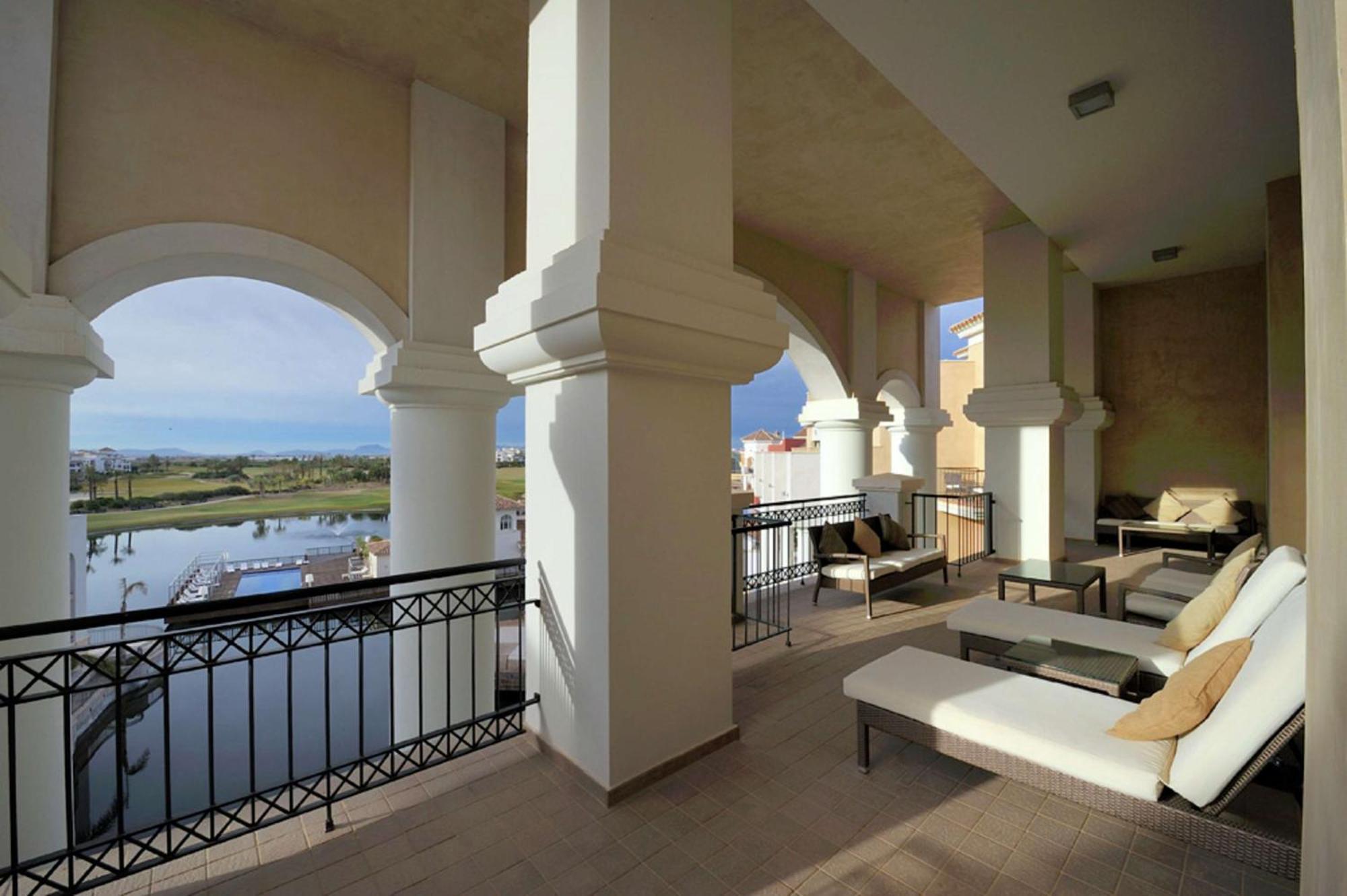 Doubletree By Hilton La Torre Golf Resort Roldan Luaran gambar The Royal Mirage