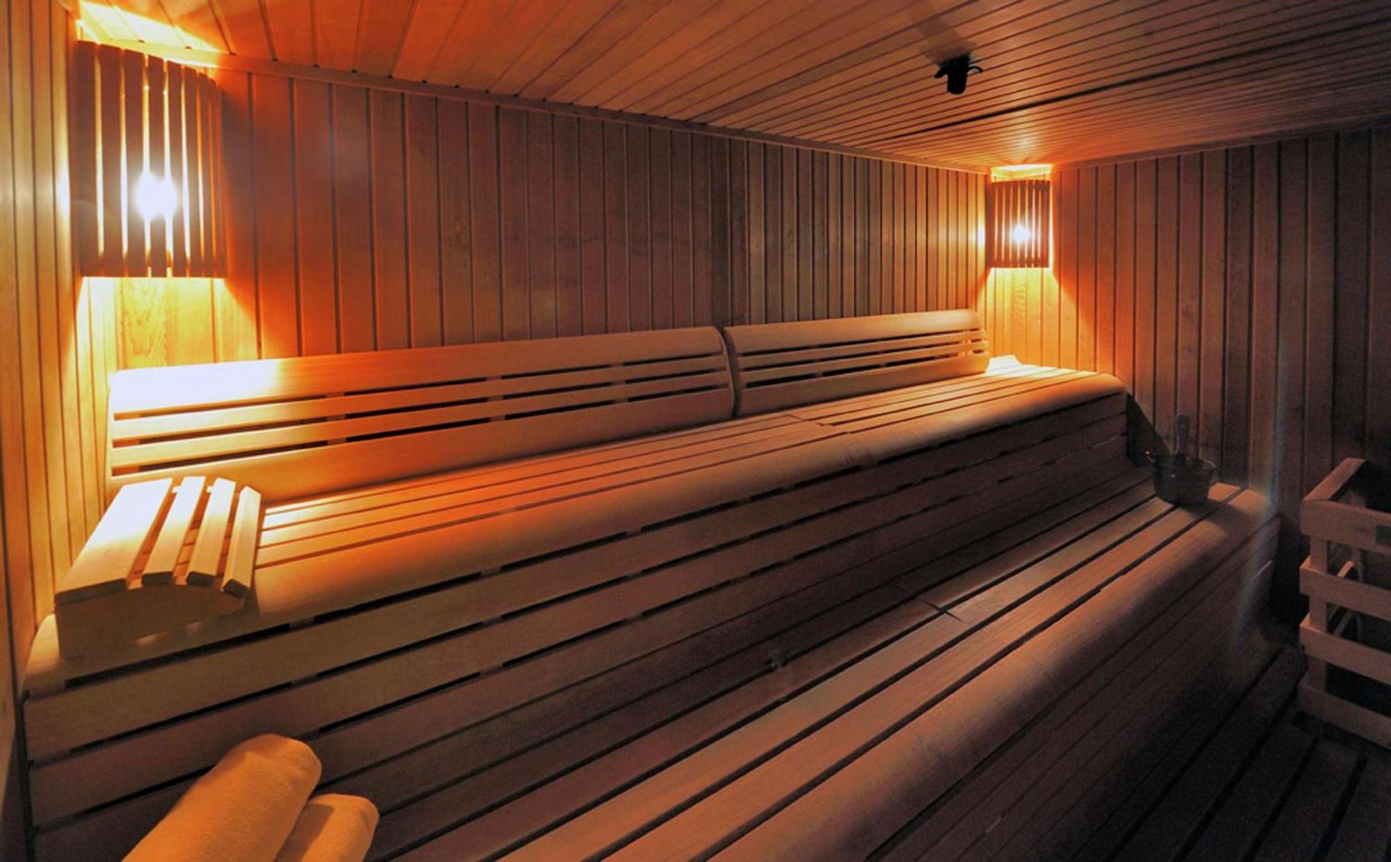 Doubletree By Hilton La Torre Golf Resort Roldan Luaran gambar A modern Finnish sauna