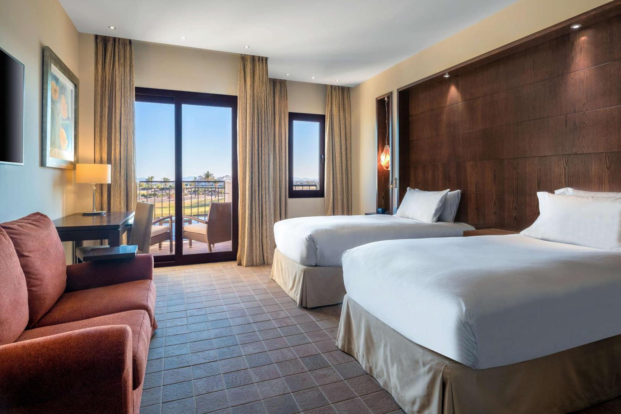 Doubletree By Hilton La Torre Golf Resort Roldan Luaran gambar A guest room at the Hilton San Diego Bayfront