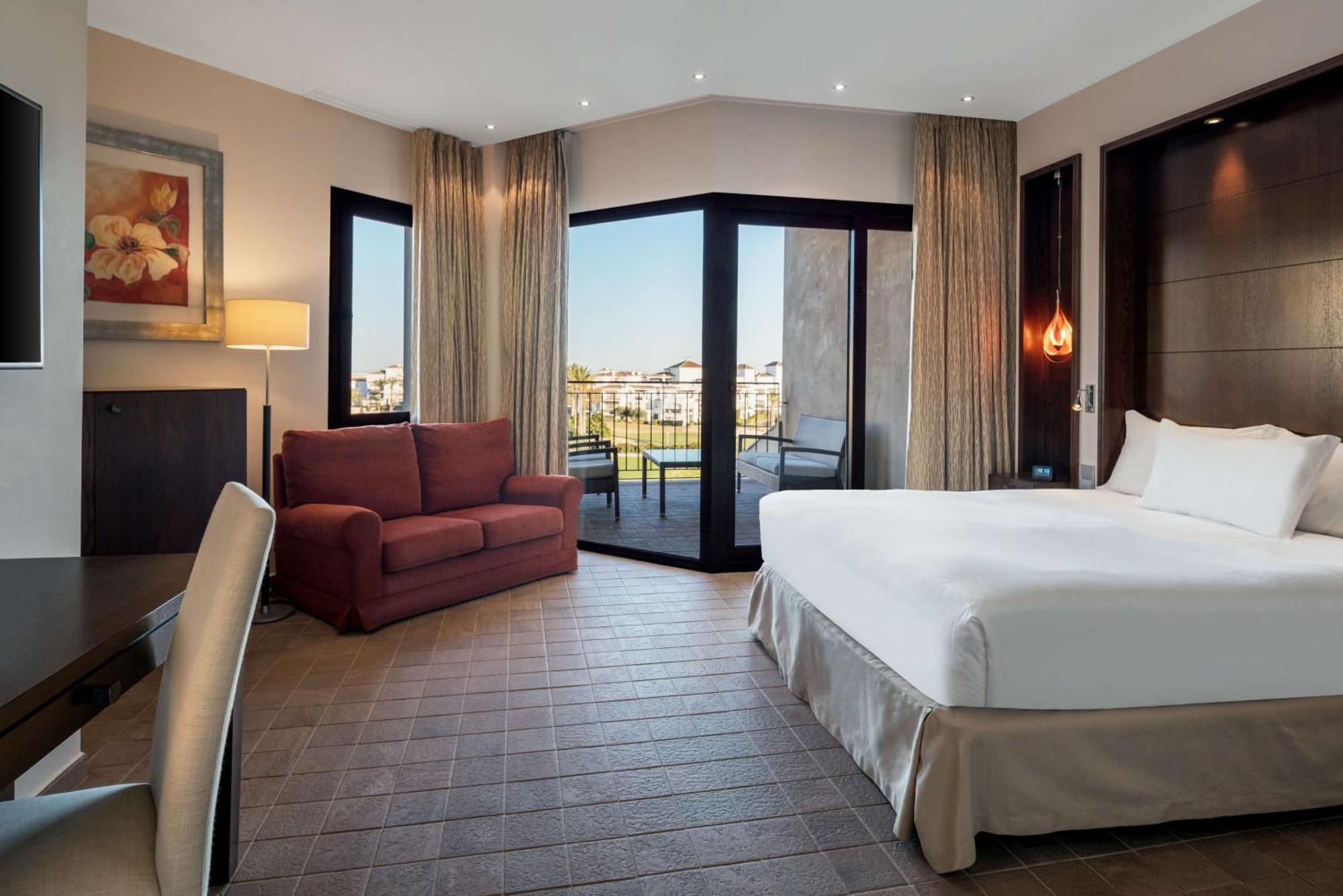 Doubletree By Hilton La Torre Golf Resort Roldan Luaran gambar A room at the hotel