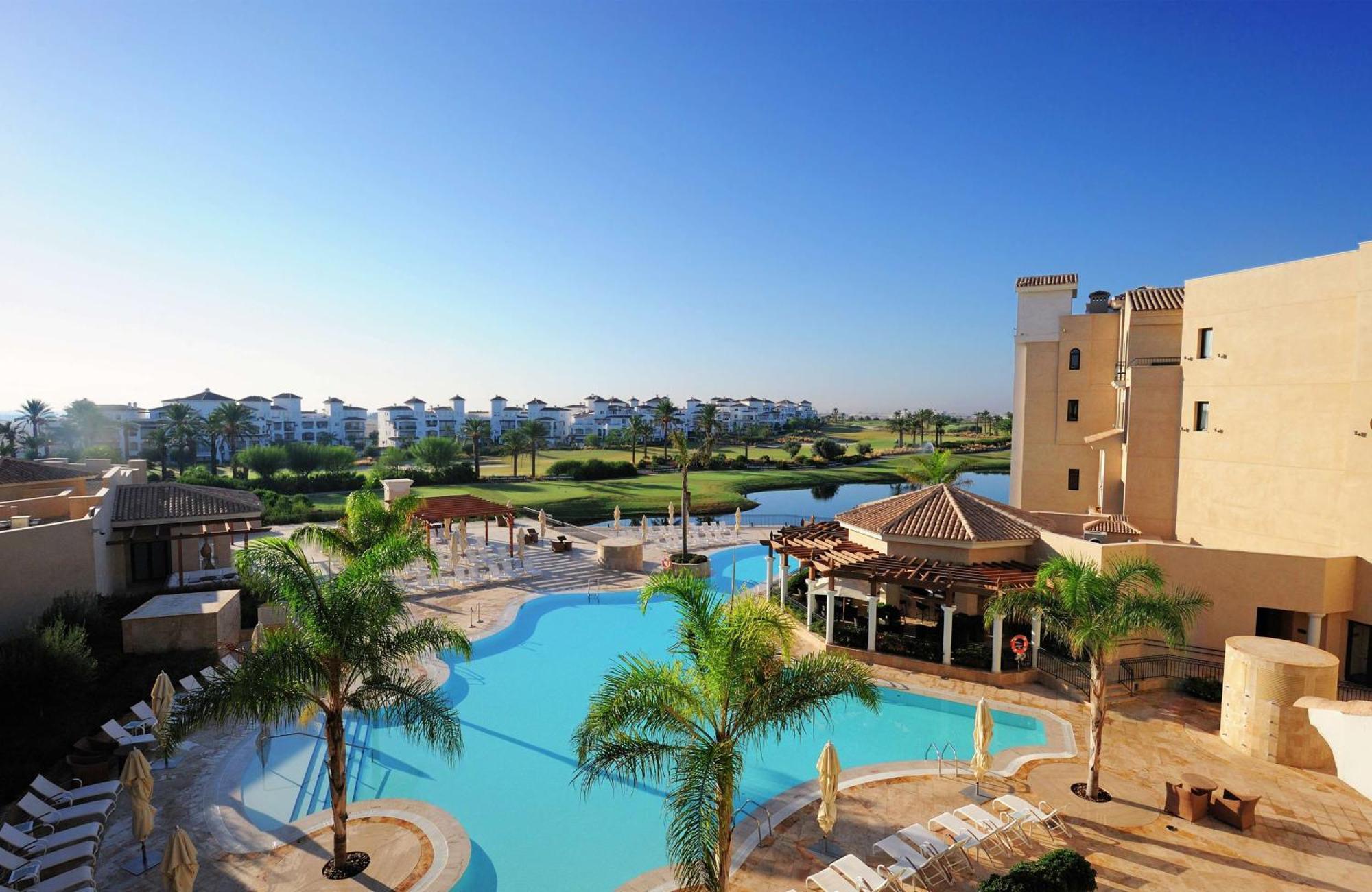 Doubletree By Hilton La Torre Golf Resort Roldan Luaran gambar View of the pool at the clubhouse