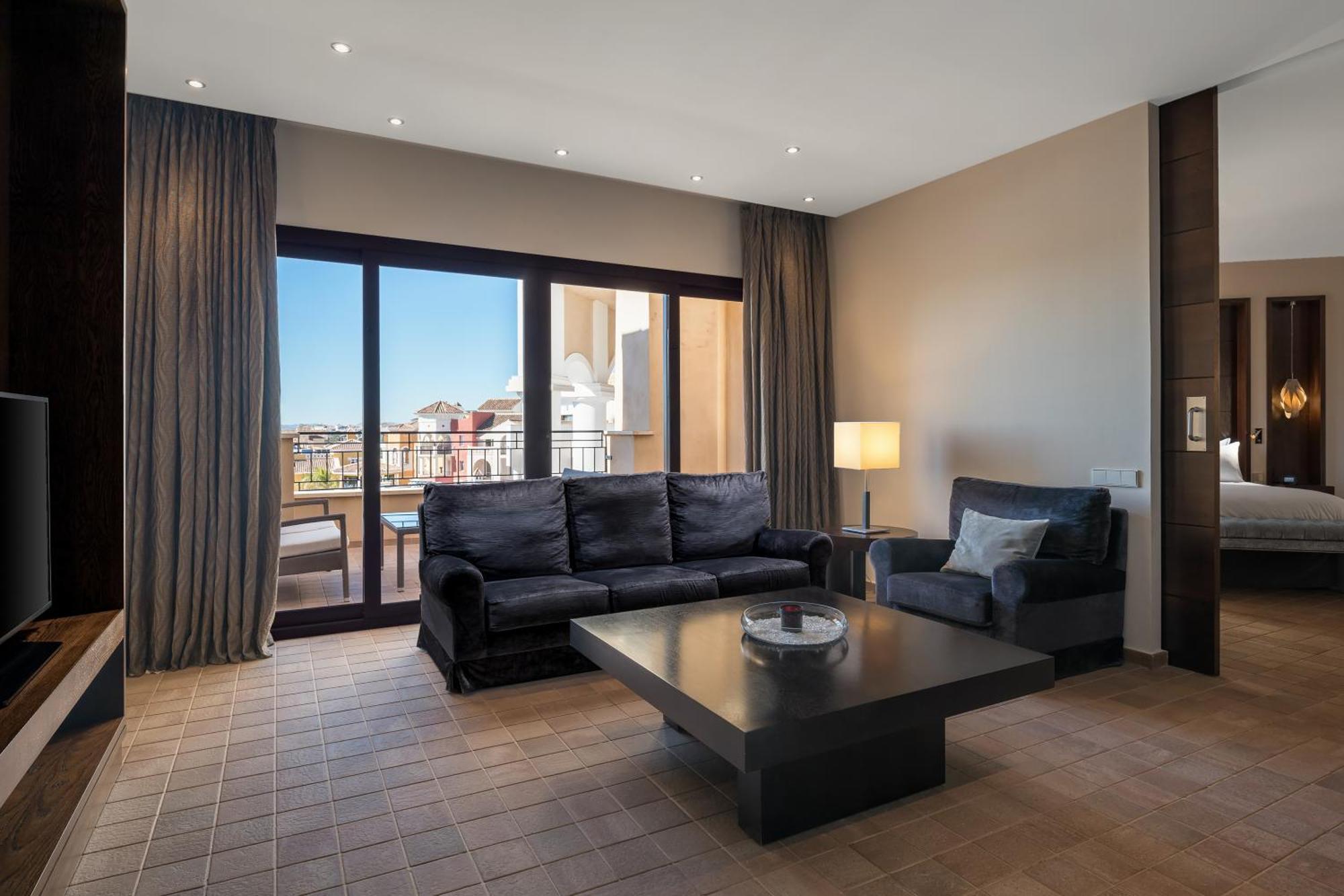 Doubletree By Hilton La Torre Golf Resort Roldan Luaran gambar Suite