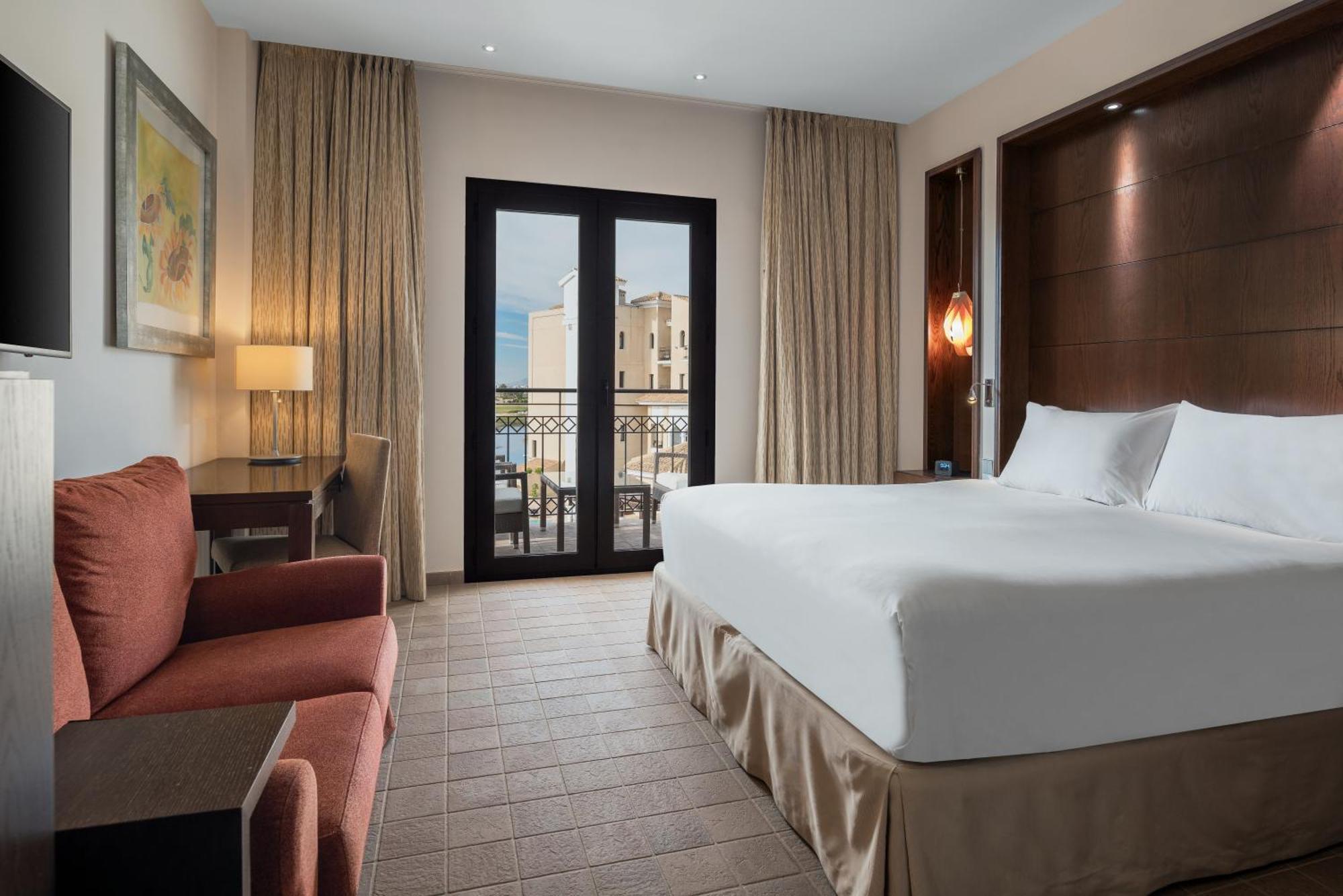 Doubletree By Hilton La Torre Golf Resort Roldan Luaran gambar A room at the Hilton Nicosia