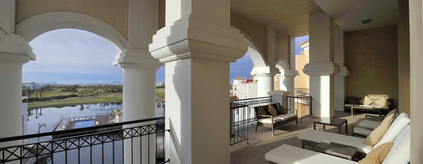 Doubletree By Hilton La Torre Golf Resort Roldan Luaran gambar Balcony of a suite at the Ritz-Carlton, Naples