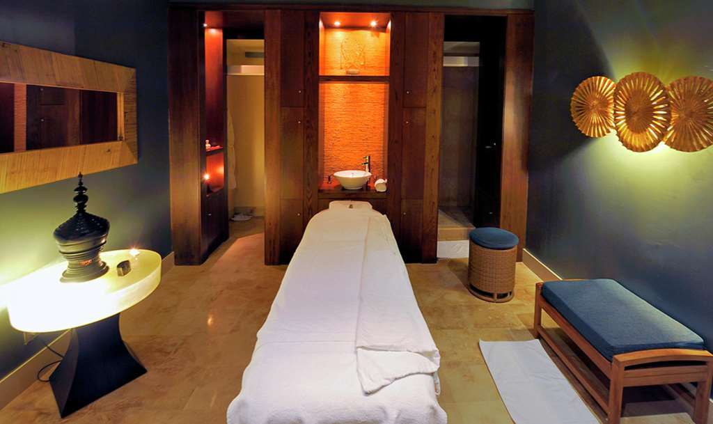 Doubletree By Hilton La Torre Golf Resort Roldan Kemudahan gambar A treatment room at a spa